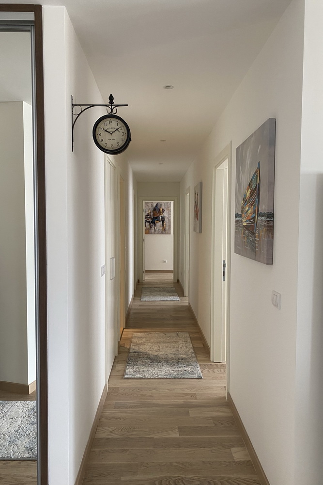 Namešten stan u BW Aurora - hodnik | Furnished apartment in BW Aurora building - corridor