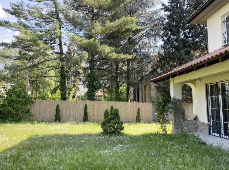 Vila na Dedinju - bašta | Villa in Dedinje - garden