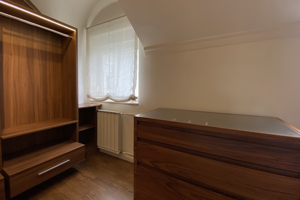 Moderan stan na Dedinju - garderober | Modern apartment in Dedinje - walk-in closet