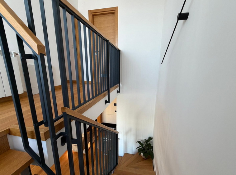 Dupleks, Zemun - stepenište | Duplex apartment, Zemun - staircase