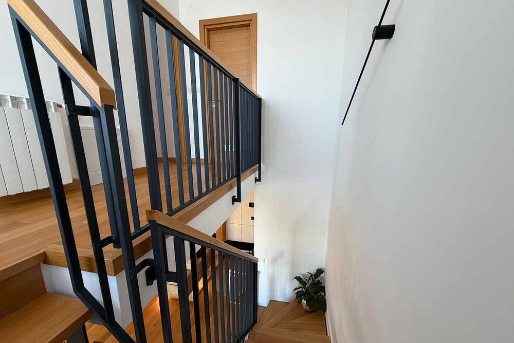 Dupleks, Zemun - stepenište | Duplex apartment, Zemun - staircase