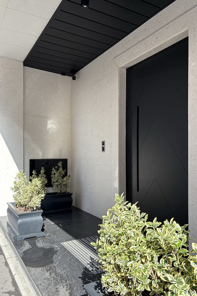 Stan sa tri spavaće sobe, Vračar - ulaz u zgradu | 3-Br apartment, Vračar - building entrance