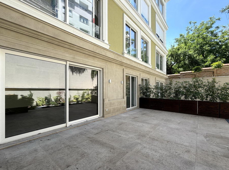 Četvorosoban stan, Neimar - bašta | 3-Br apartment, Neimar - garden