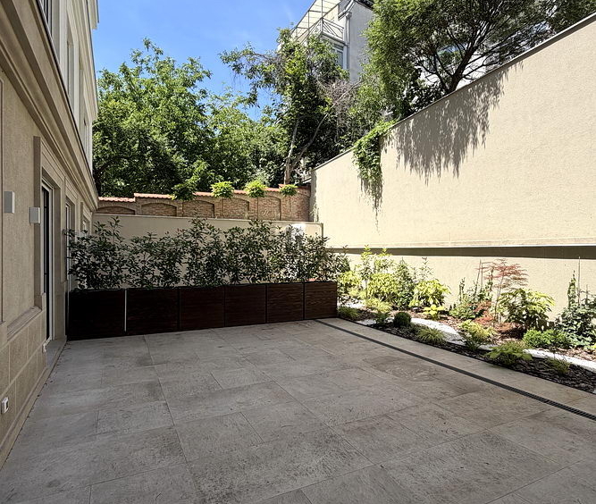 Četvorosoban stan, Neimar - bašta | 3-Br apartment, Neimar - garden