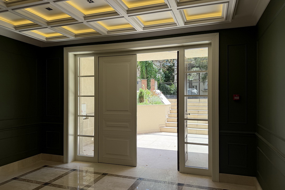 Četvorosoban stan, Neimar - ulaz u zgradu | 3-Br apartment, Neimar - building's entrance
