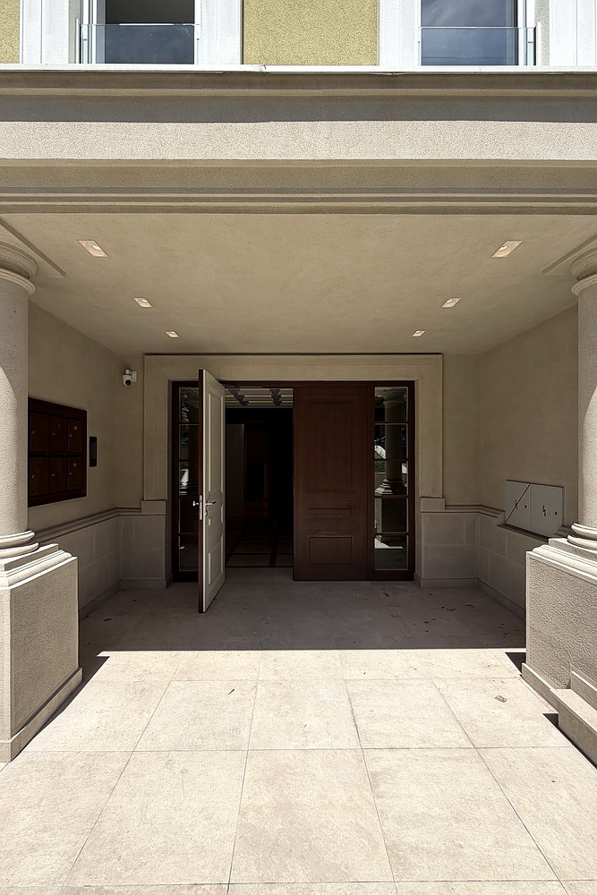 Četvorosoban stan, Neimar - ulaz u zgradu | 3-Br apartment, Neimar - building's entrance