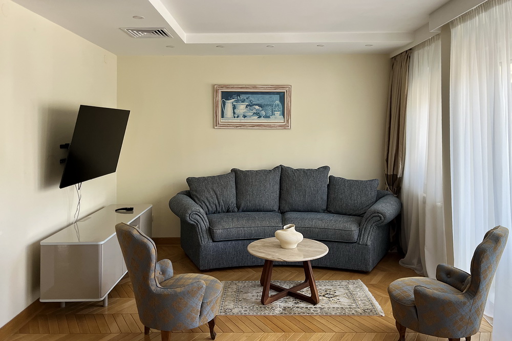 Trosoban dupleks, Dedinje - dnevna soba, trpezarija, kuhinja | 2-Br duplex apartment, Dedinje - living room, dining room, kitchen