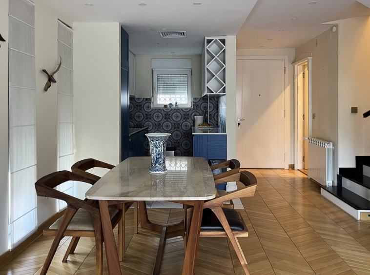 Trosoban dupleks, Dedinje - dnevna soba, trpezarija, kuhinja | 2-Br duplex apartment, Dedinje - living room, dining room, kitchen