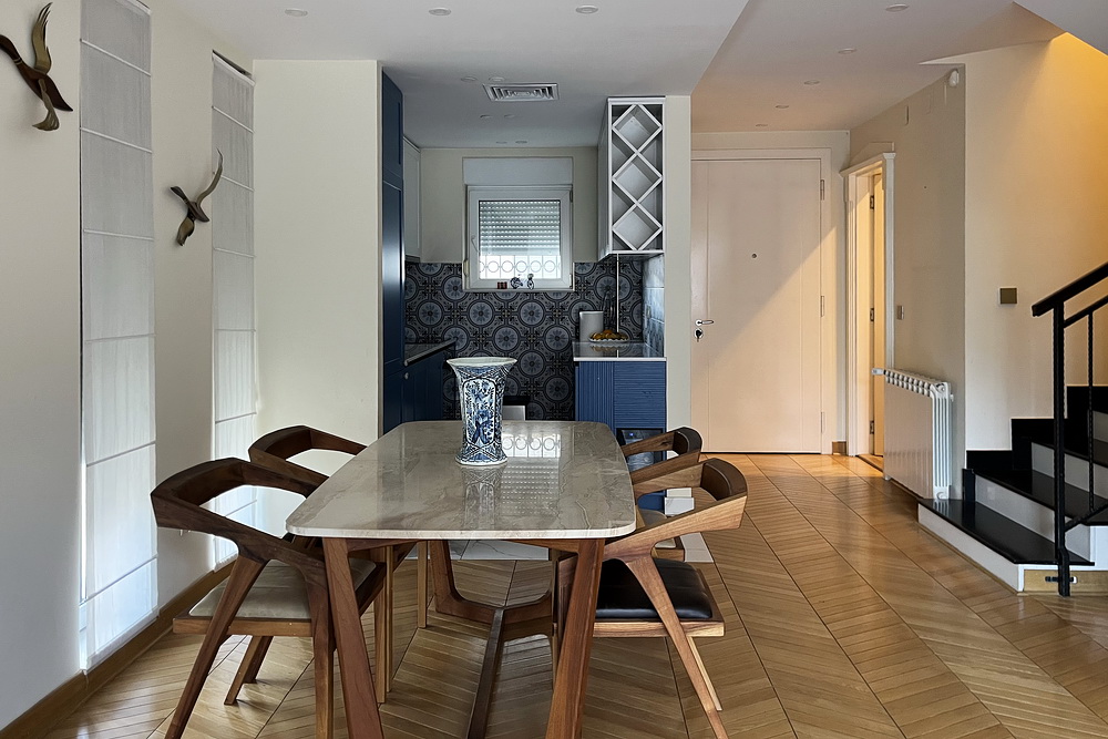 Trosoban dupleks, Dedinje - dnevna soba, trpezarija, kuhinja | 2-Br duplex apartment, Dedinje - living room, dining room, kitchen