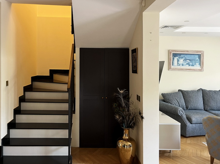 Trosoban dupleks, Dedinje - stepenište | 2-Br duplex apartment, Dedinje - staircase