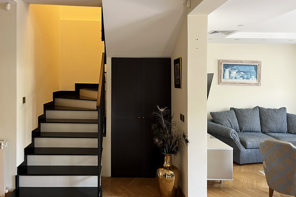 Trosoban dupleks, Dedinje - stepenište | 2-Br duplex apartment, Dedinje - staircase