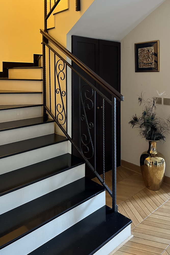 Trosoban dupleks, Dedinje - stepenište | 2-Br duplex apartment, Dedinje - staircase