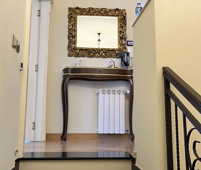 Trosoban dupleks, Dedinje - stepenište | 2-Br duplex apartment, Dedinje - staircase