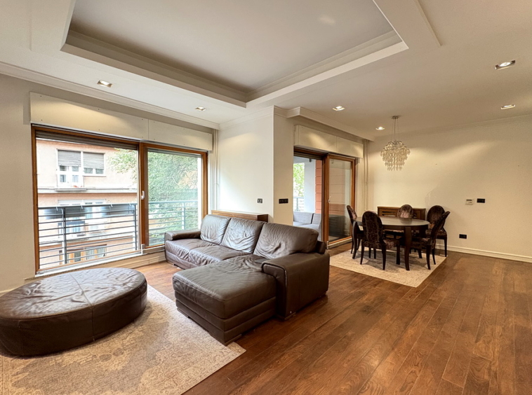 Četvorosoban stan, Vračar - dnevna soba, trpezarija, kuhinja | 3-Br apartment - living room, dining room, kitchen